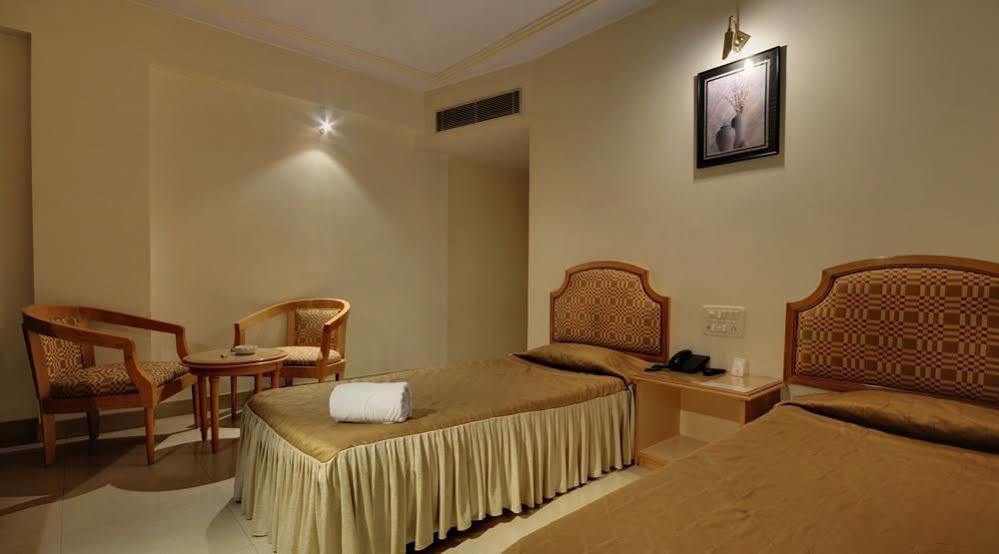 Oyo 15359 Hotel Kachandeep 자이푸르 객실 사진